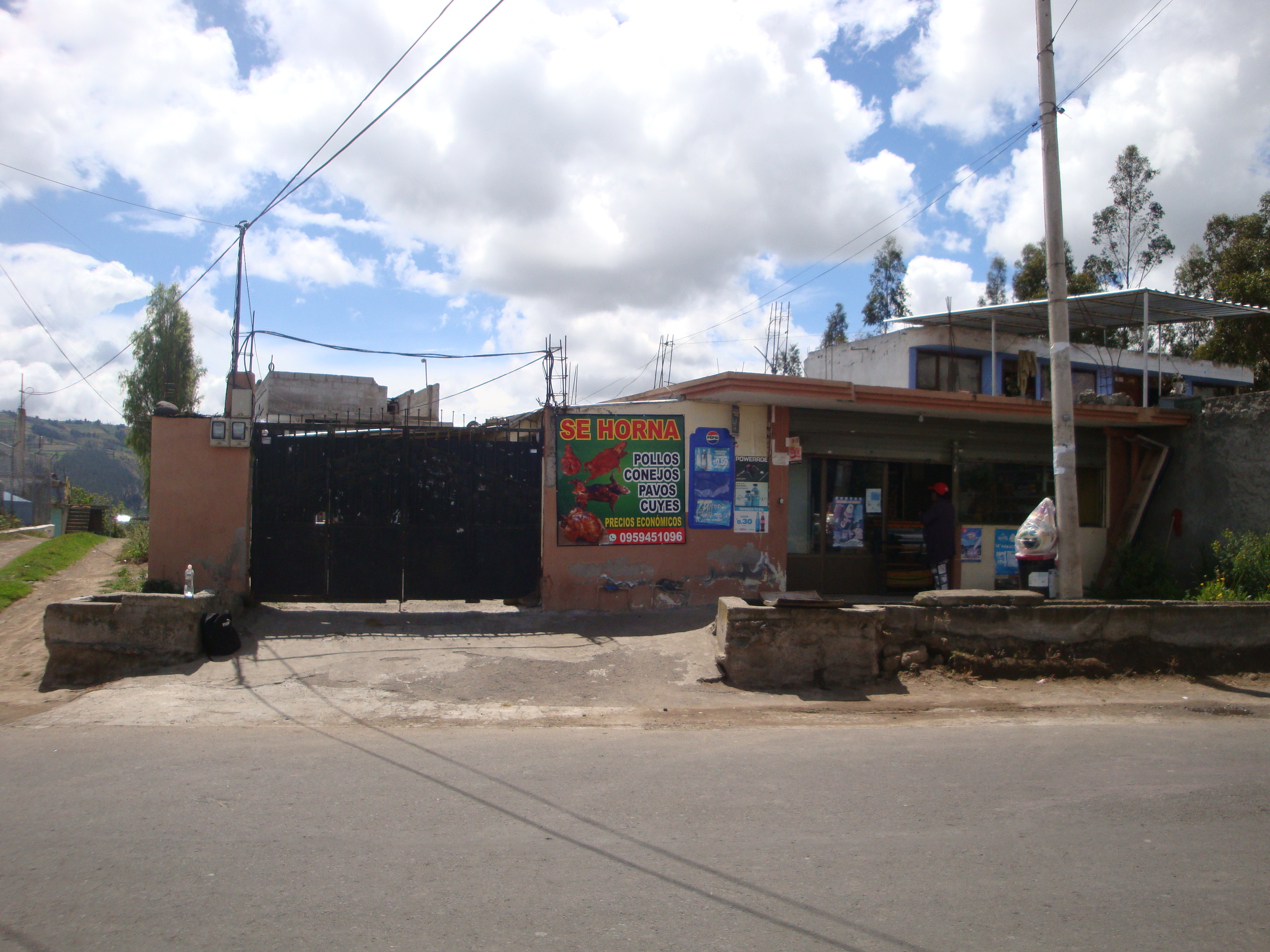 Foto del inmueble en Direccion:	via San Luis – 10 de Agosto y Pasaje S/n – Edificacion de Un Piso   Sector:		barrio Calicanto Parroquia:		picaihua