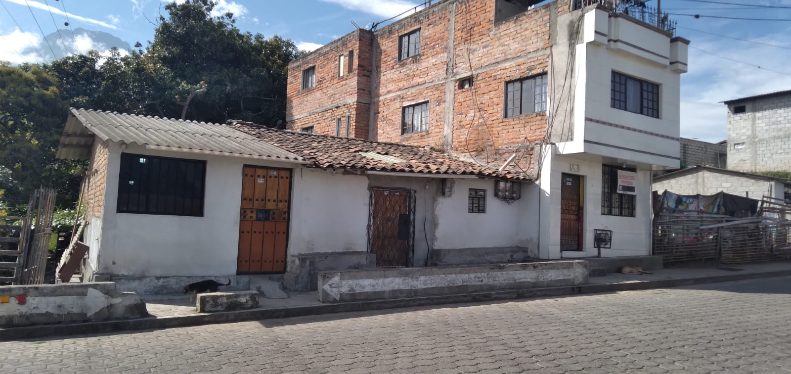 Foto del inmueble en Urbano, Barrio Sagrado Corazon de Jesus (sector El Salado), Parroquia de San Roque,canton Antonio Ante