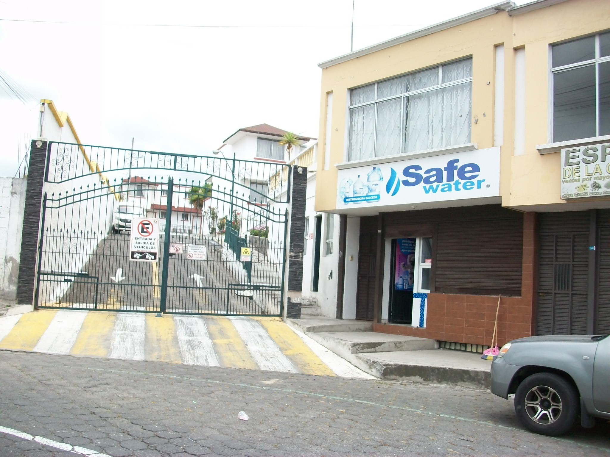 Foto del inmueble en Conjunto Residencial El Prado-en la Avenida Olmedo- Via Salcedo Tena- Barrio Eloy Alfaro-parroquia San Miguel